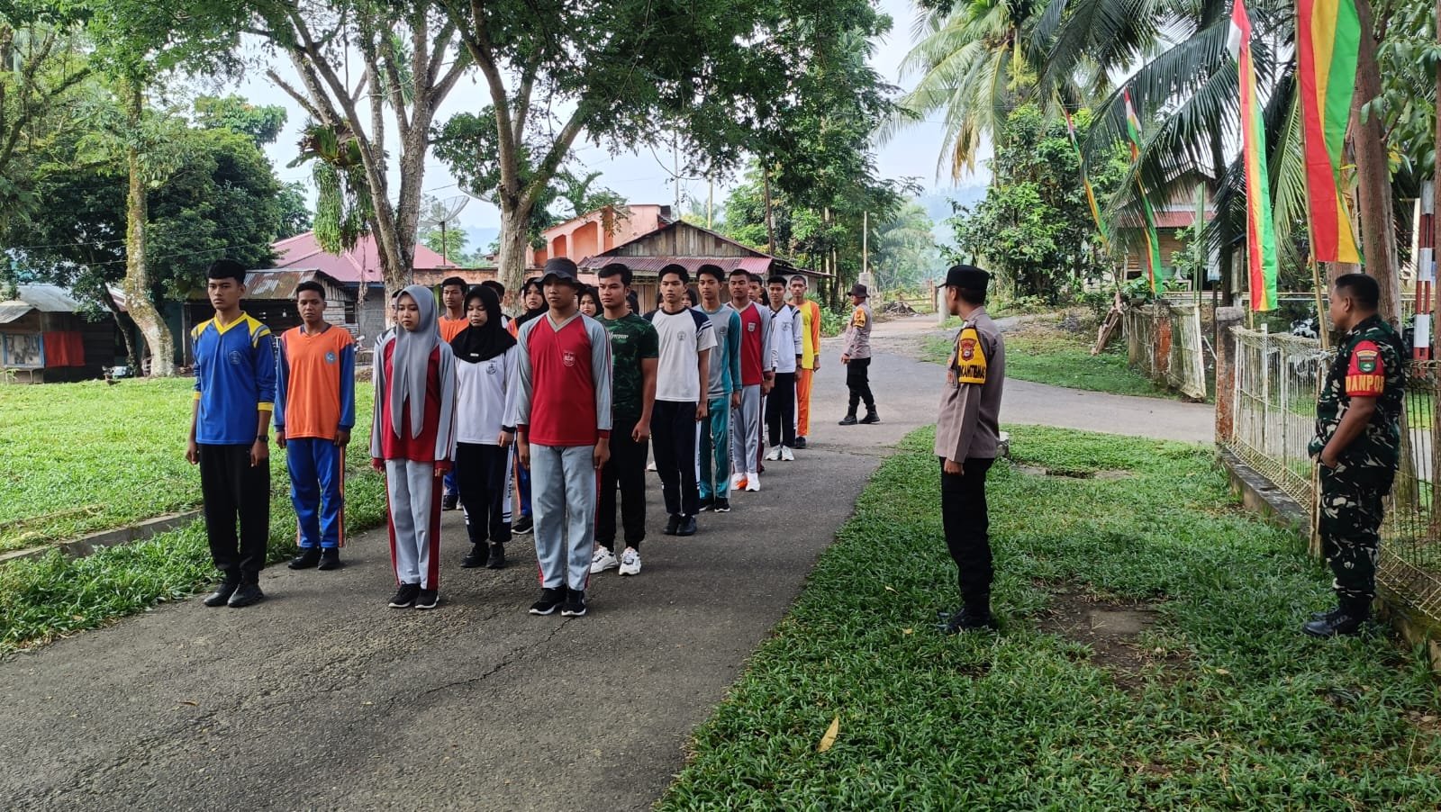 PERSIAPKAN PENGIBARAN BENDERA HUT RI KE-81, PASKIBRAKA KECAMATAN KUANTAN MUDIK GELAR LATIHAN PERDANA