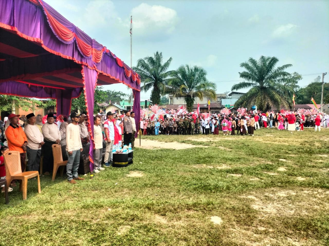 KEMERIAHAN KARNAVAL DESA PANTAI SEMARAKKAN KUANTAN MUDIK, DIHADIRI LANGSUNG OLEH CAMAT KUANTAN MUDIK