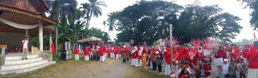 Meriah.. Camat Kuantan Mudik, Januarisman, S.Pi., Resmi Buka Karnaval PAUD dalam Rangka Menyambut HUT RI