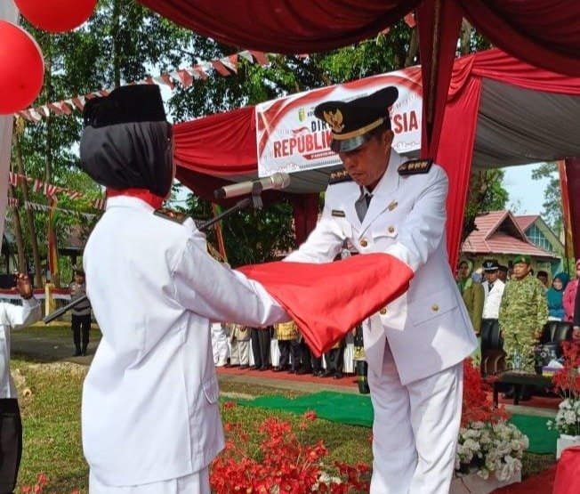 UPACARA HUT RI KE-81 DI KUANTAN MUDIK BERLANGSUNG KHIDMAT, PENGIBARAN BENDERA SUKSES DILAKSANAKAN