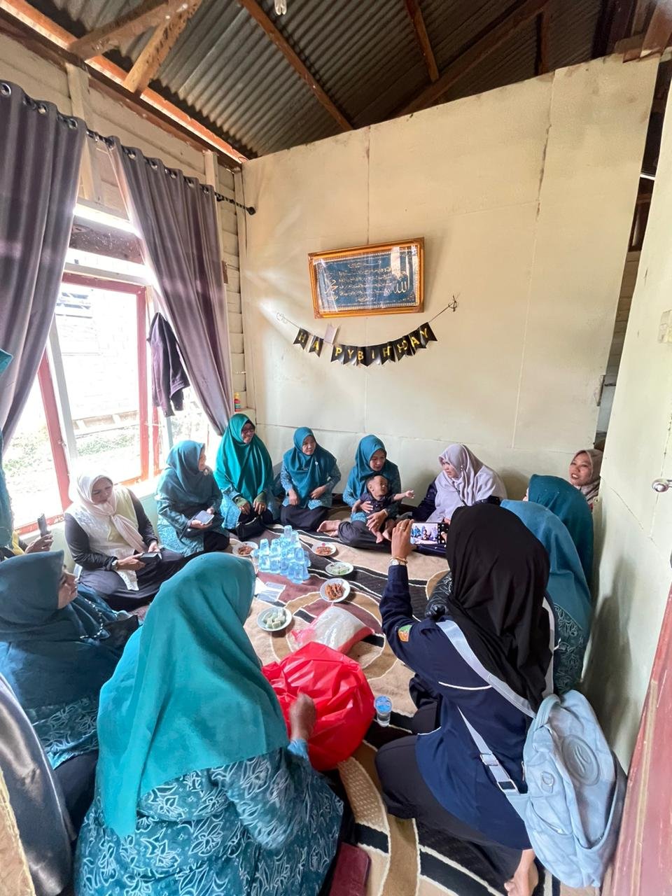 Sentuhan Kasih dari Tikar Lesehan: TP PKK Kuansing Sapa Langsung Anak Stunting di Kuantan Mudik